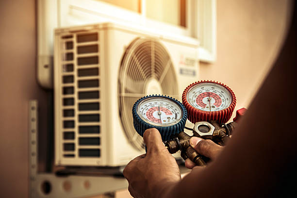 Professional Hvac technician working in Edwardsville, IL